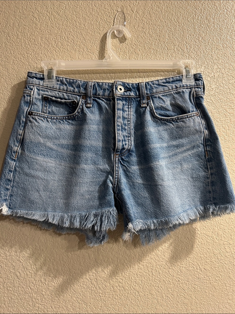 Rag & bone one Low-Rise short blue jeans Women’s size 28